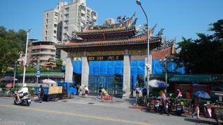 入り口がブルーシートで覆われていて残念