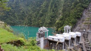 黒部峡谷中ほどのダム