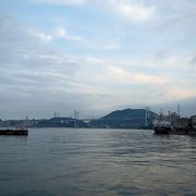 門司港地区からの関門海峡の景色は良くありません。港が内側に入ってますので、行き交う船や急な潮の流れは、見づらいです。
