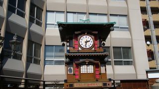 道後温泉駅すぐの所に有ります
