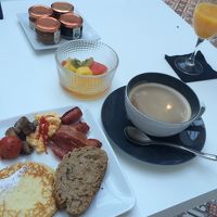 ブュッフェスタイルの朝食