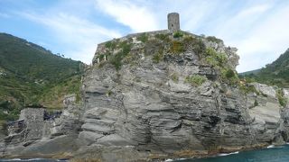 【ヴェルナッツァ】 小道を登ってみたい塔のあるドリア城！