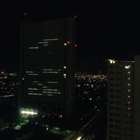 きれいな夜景と電車が見えます