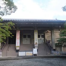 旧歌舞伎座や日銀小樽支店を手掛けた岡田信一郎の設計。
