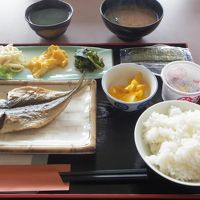 こちらは朝食。ココにも明日葉が。