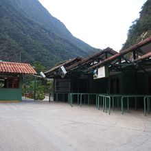 マチュピチュ駅の切符売り場前