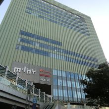 外観です。この目立つ色が目印。