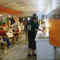 地下の朝食会場です。寮の給食みたいです