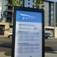 Hollywood VineのFLYAWAYのバス停時刻表