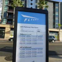 Hollywood VineのFLYAWAYのバス停時刻表