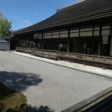 方丈の庭園。（拝観５００円）