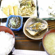 本土では食べられない海の幸が朝食と夕食で食べられます！！