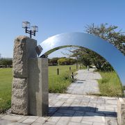 三の丸跡地にある芝生広場