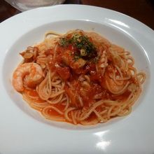 パスタは数種類の中から選べます。