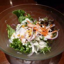 セットのサラダ。