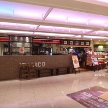 壁の上半分がオープンになっています。