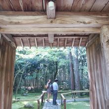 細川家ゆかりの塔頭です。