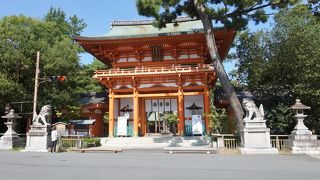 大徳寺に隣接する、大きな神社