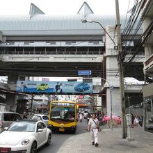 ラチャプラロップ通り