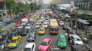 ラチャプラロップ通り