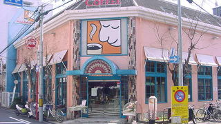 建物が重厚です