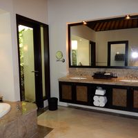 ダブルシンク。アメニティも十分。お風呂がジャグジーになります