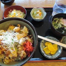 首都圏では珍しいたこ天丼はボリュームがあり920円と安い