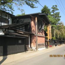 大きな屋敷です。レンガも魅力的です。