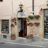 ホテルとは関係ないが、目の前にあるワイン屋さん