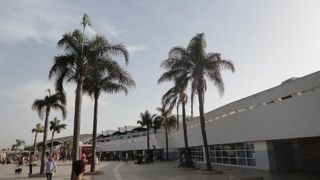 まずは、両替しましょう。