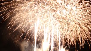 シャトルバスは有料です