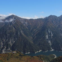 大観峰からの黒部湖と後立山連峰の眺め