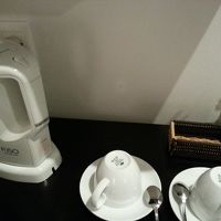 温かいのを飲めたり、カップラーメンを食べたり