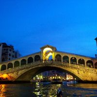 観光地までは連絡船に乗らなくてはいけません