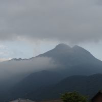 駐車場から見えた「由布岳」