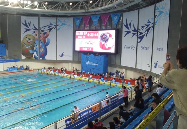 ２０１４インチョンアジア大会競泳会場。韓国競泳界史上初めてオリンピックで金メダルを獲得したパク・テファンの名が冠に。