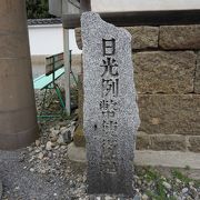 嘉右衛門町通りに入ると蔵などの面影が残り、少し雰囲気が出てきます