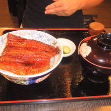 うな丼です。