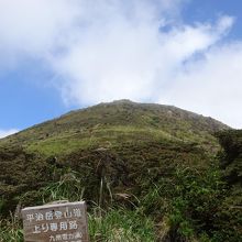 登り専用道で平治岳へ。