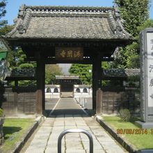 山門も趣がありました。