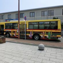 渡船乗り場までのバス  永谷園ラッピング！