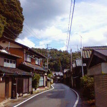 陸から歩いて見ると普通の住宅に見えます。