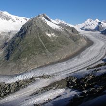 エッギスホルン頂上駅前からアレッチ氷河とユングフラウ3山を眺