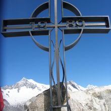 エッギスホルン山頂の十字架