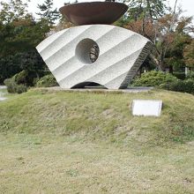 モニュメントのある公園