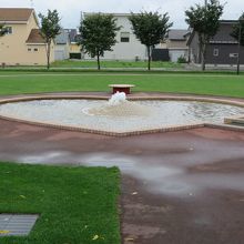 ハート形の池と噴水