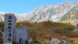 室堂ターミナル前で湧き水を汲もう
