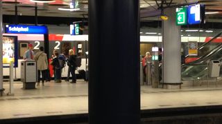 スキポール空港の券売機は紙幣受け付けません