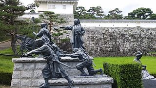 八重の桜で紹介された少年隊の碑があります