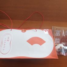 シルクサブレ（5枚550円）と富岡繭ストラップ（蛹入り！！）